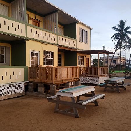 Pal'S On The Beach - Dangriga, Belize Buitenkant foto