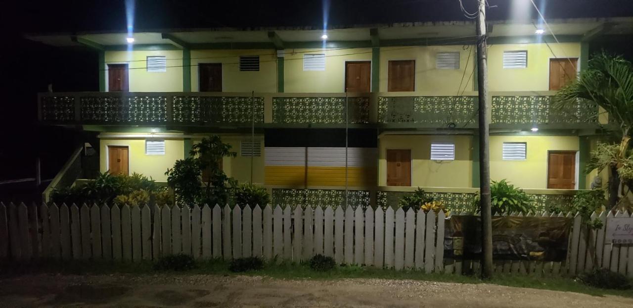 Pal'S On The Beach - Dangriga, Belize Buitenkant foto