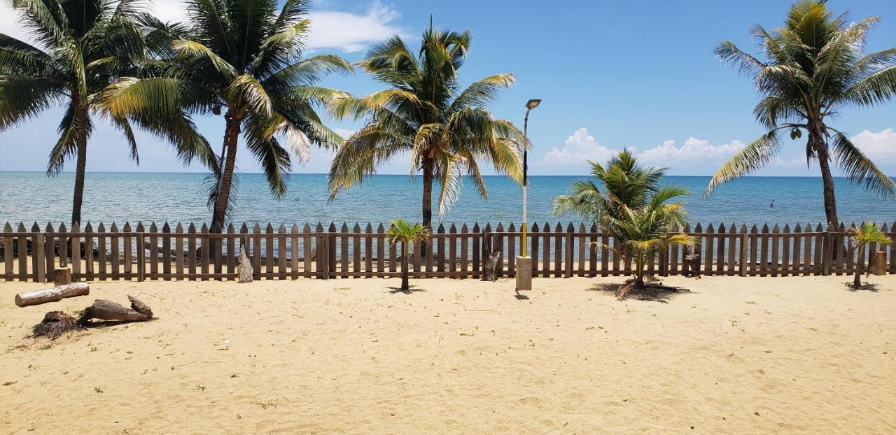 Pal'S On The Beach - Dangriga, Belize Buitenkant foto
