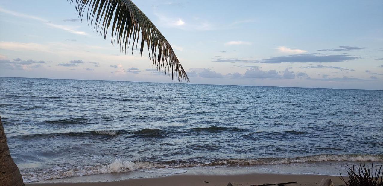 Pal'S On The Beach - Dangriga, Belize Buitenkant foto