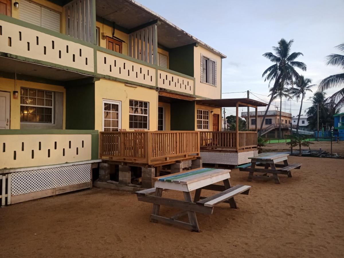 Pal'S On The Beach - Dangriga, Belize Buitenkant foto