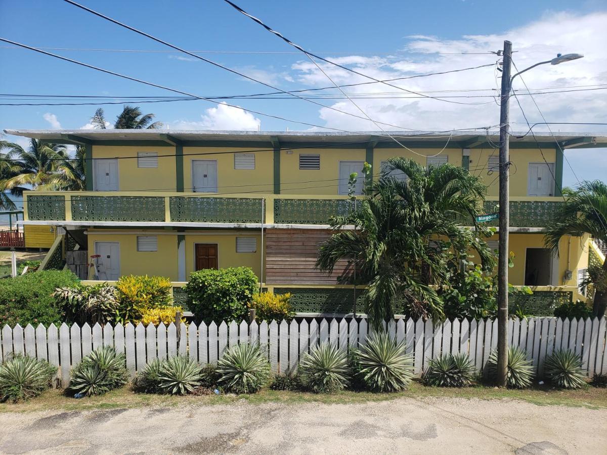 Pal'S On The Beach - Dangriga, Belize Buitenkant foto