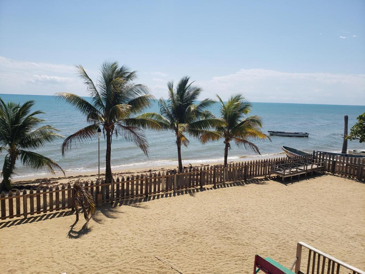 Pal'S On The Beach - Dangriga, Belize Buitenkant foto