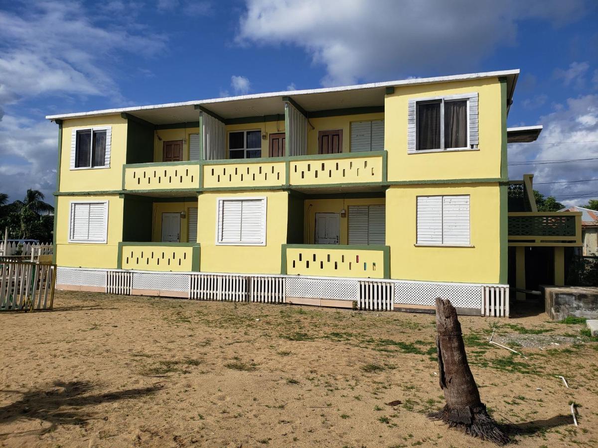 Pal'S On The Beach - Dangriga, Belize Buitenkant foto